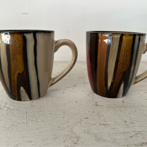 Other - Set of 2 Striped Ceramic Mugs - great condition